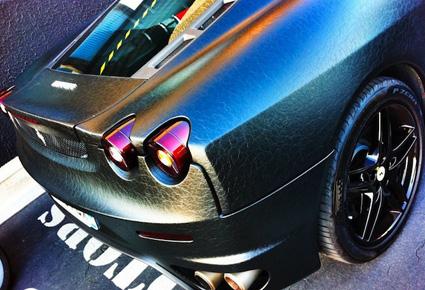 "فيراري F430" مغطاة بالجلد تثير الدهشة